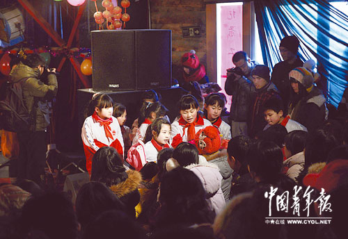   2013ԪгյƤ壬׵ľ糡ڣӵܵĺ£׼̨赸죬2013֮ƤУԸѡ־Ըͬ񹤹ԼӵѧУĺǹꡣ