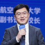 李润东
沈阳航空航天大学党委副书记、校长
教育的方向应该来自于科技的需求。不管本科、硕士、博士,最终我们要把培养的人送到社会,被科技界、产业界所评价。